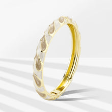 Cargar imagen en el visor de la galería, UJOY Vintage Gold Plated Cloisonne Enamel Hinged Bangle, Cream Marble Swirl Wavy Line Bracelet for Women, Elegant Stackable Jewelry Gift
