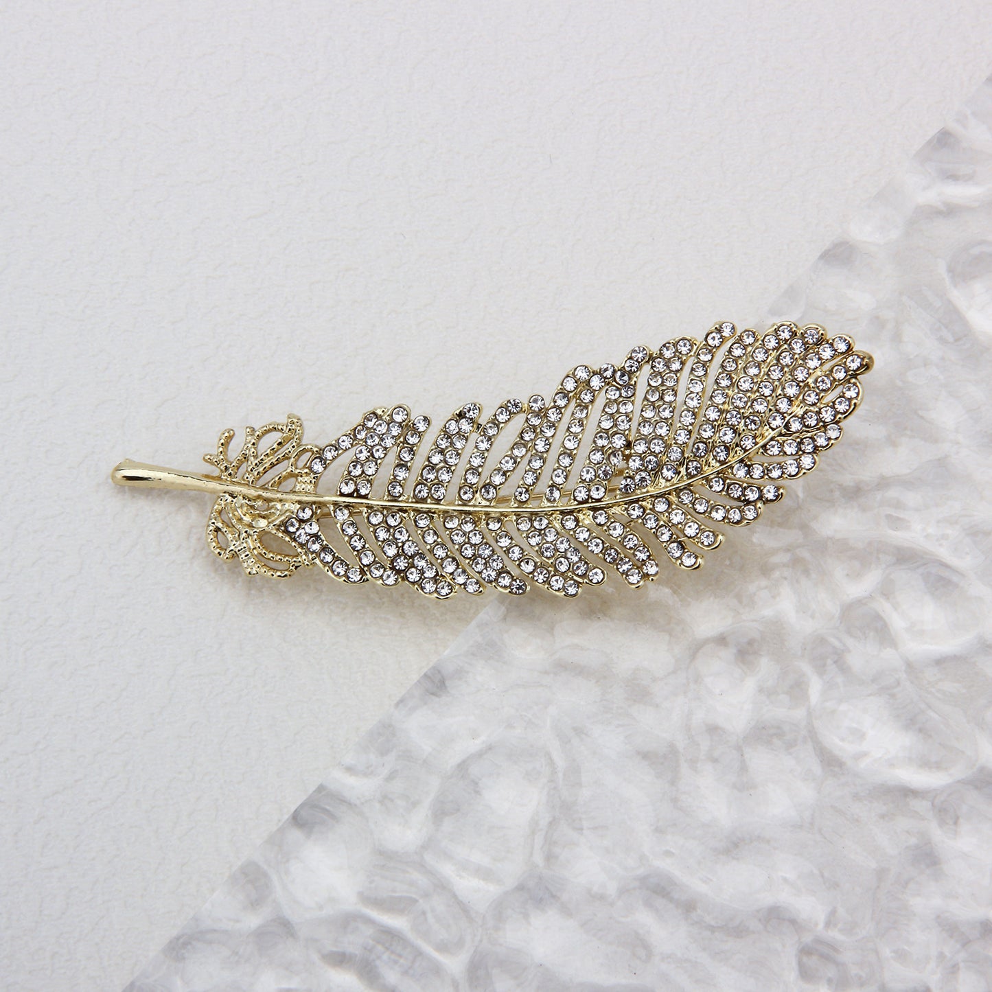 UJOY High Quality Gold Plated Feather Brooch Fashion Lapel Pins with Crystals for Women Jewelry Gift