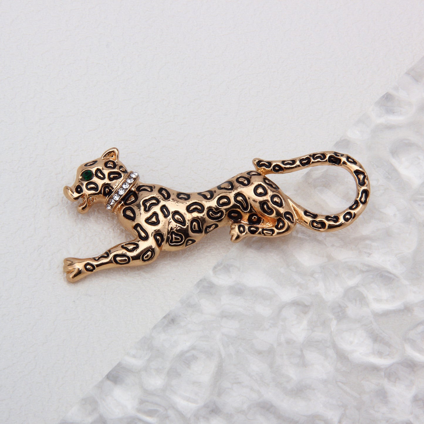 UJOY Gold Leopard Print Brooch Temperament Fashion Diamond-encrusted Brooch Gifts for Men and Women