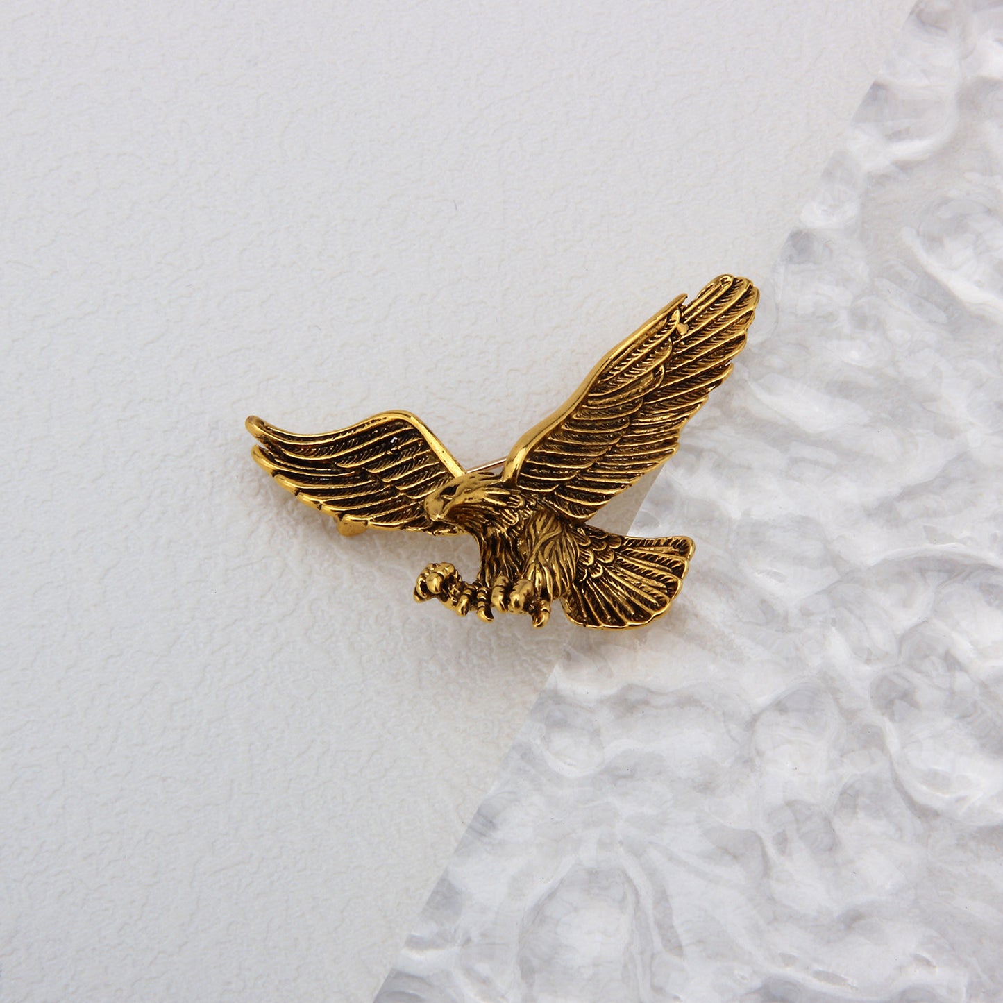 UJOY The Gold Flying Eagle Brooch Gold-plated Brooch Gifts for Gentleman and Fashionable Lady