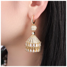 Cargar imagen en el visor de la galería, UJOY Tent-Shaped Chandelier Earrings – Gold Plated with Clear Crystal Rhinestones