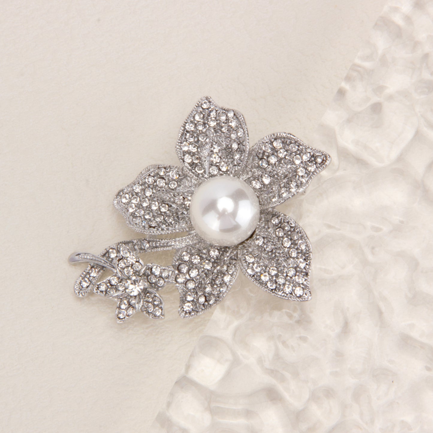 UJOY Pearl Flower Clusters Sparkle Brooch Diamond Brooch Fashion Charm Brooch Gifts for Women Daughter Teacher