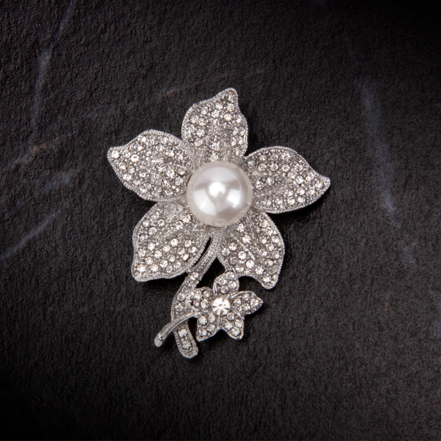 UJOY Pearl Flower Clusters Sparkle Brooch Diamond Brooch Fashion Charm Brooch Gifts for Women Daughter Teacher