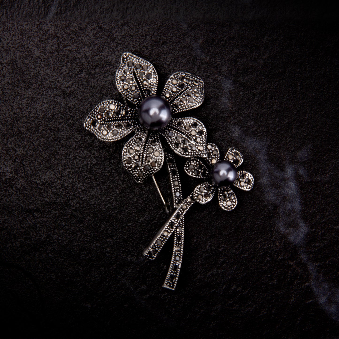 UJOY Silver Pearl Brooch with Diamond Brooch Fashionable Brooch Gifts for Women Duaghter Teacher