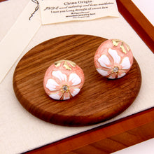 Cargar imagen en el visor de la galería, UJOY Vintage Floral Enamel Stud Earrings | Gold-Plated Zinc Alloy Jewelry
