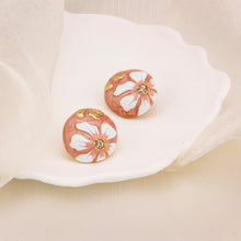 Cargar imagen en el visor de la galería, UJOY Vintage Floral Enamel Stud Earrings | Gold-Plated Zinc Alloy Jewelry