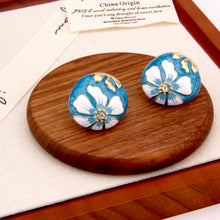 Cargar imagen en el visor de la galería, UJOY Vintage Porcelain Style Enamel Flower Earrings | Gold Tone Zinc Alloy Jewelry