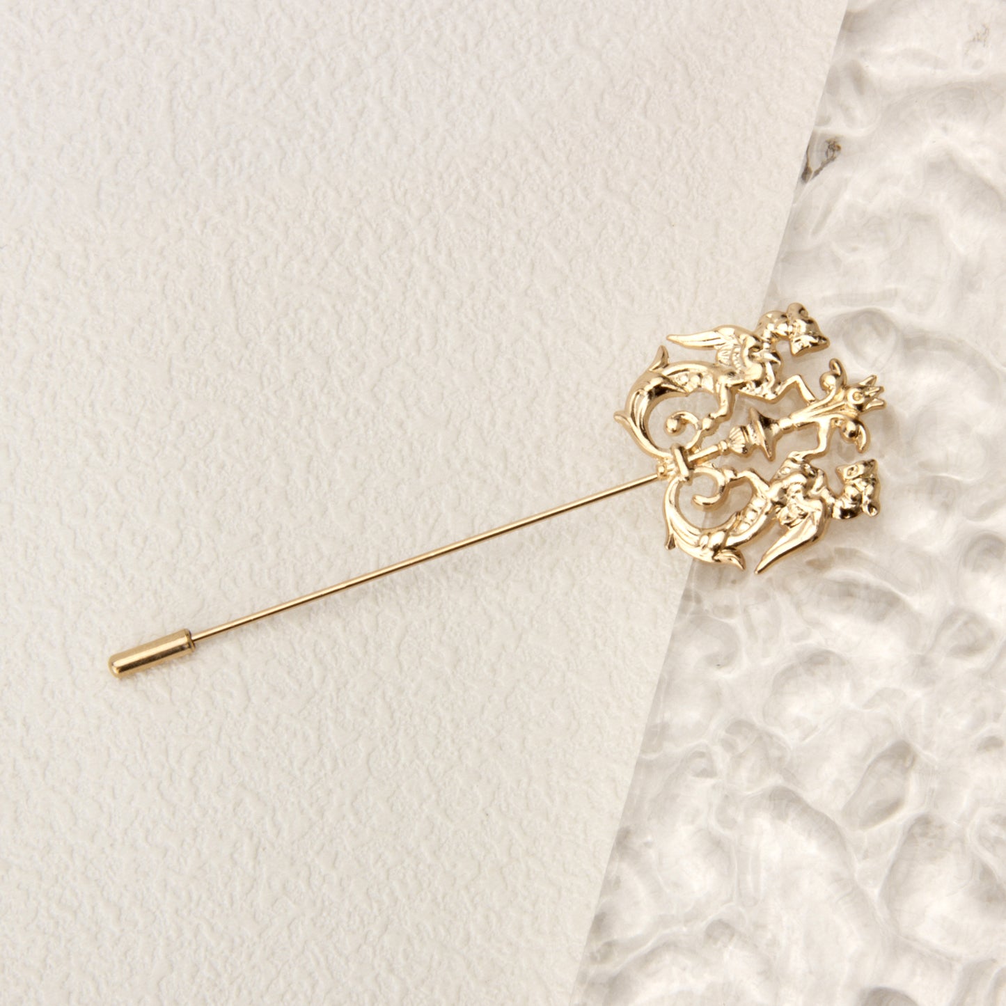 UJOY Gold Vintage Crown Brooch Lapel Pin Accessories for Men Women