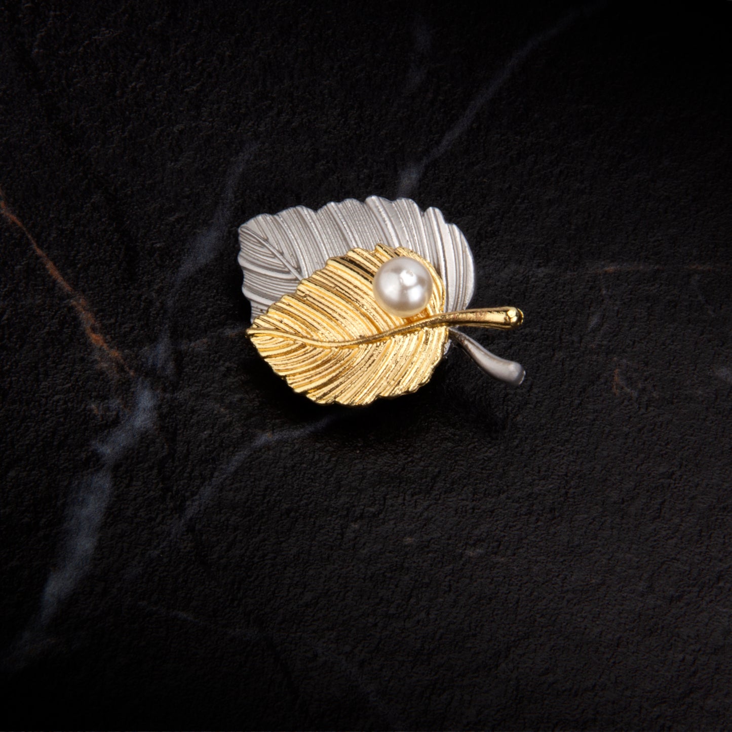 UJOY Two-tone Leaf Pearl Brooch  Leaf Lapel Pin  Accessories for Men Women Jewelry Accessory Gifts Decoration