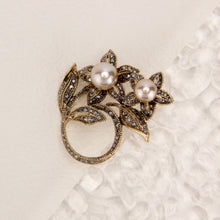 Load image into Gallery viewer, UJOY Vintage-style Double Pearl Flower Brooch Lapel Pin Wedding Accessories Brooch Pin Jewelry Gift for Wife Mom