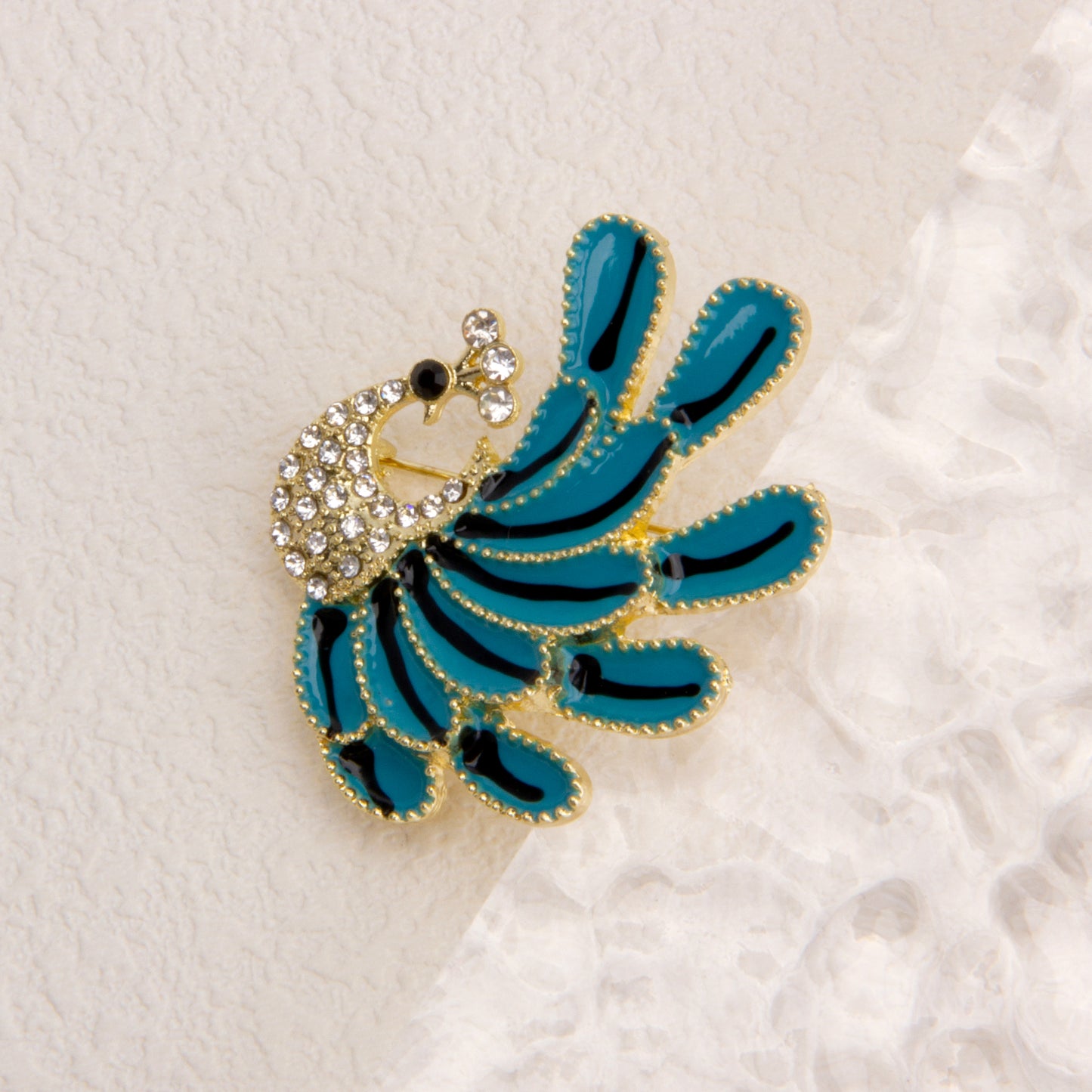 UJOY Blue Brilliant Butterfly Brooch Fashion Colorful Butterfly Brooch Fashion Wedding Jewelry for Women Girls
