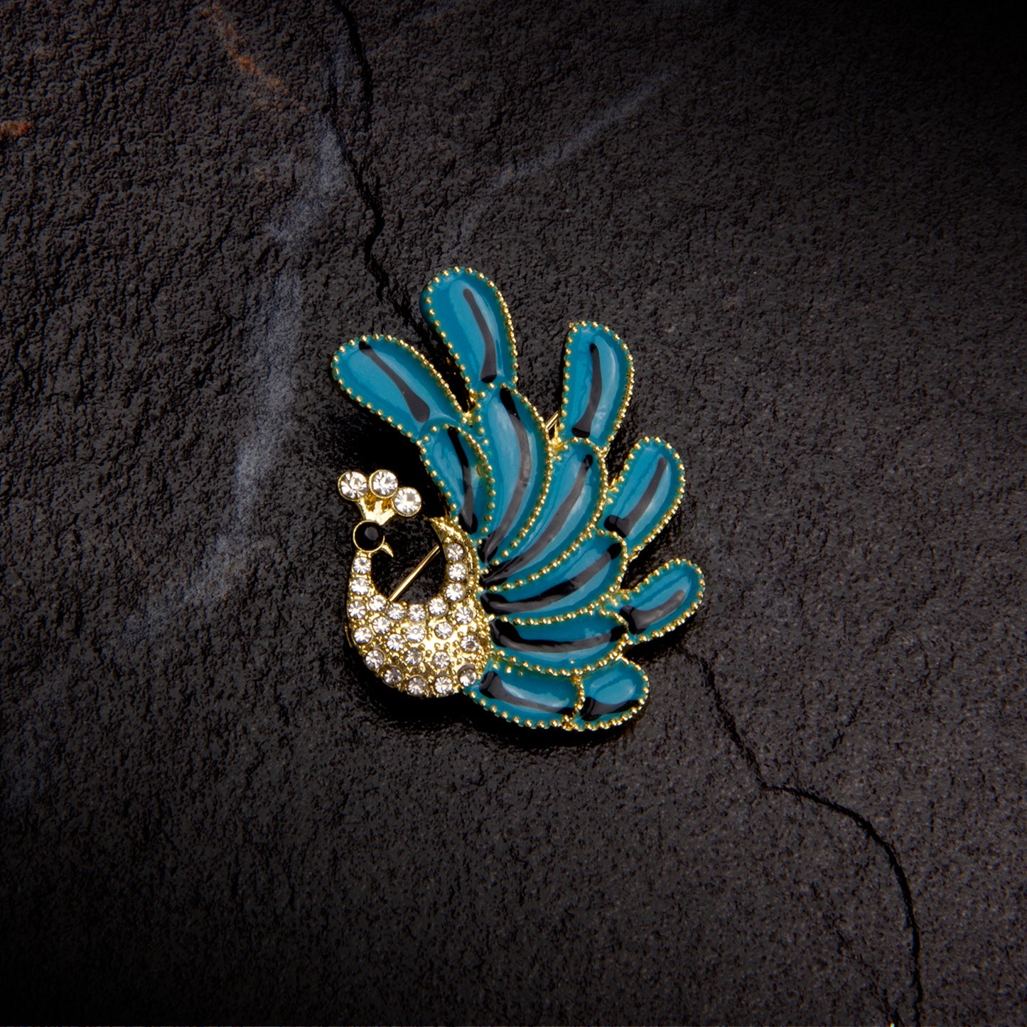 UJOY Blue Brilliant Butterfly Brooch Fashion Colorful Butterfly Brooch Fashion Wedding Jewelry for Women Girls