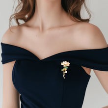 Load image into Gallery viewer, UJOY Golden Butterfly Pearl Brooch Lapel Brooch Pin Set for Daily Decoration