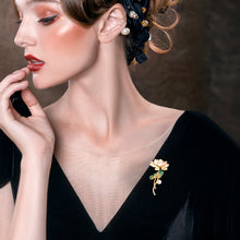 Load image into Gallery viewer, UJOY Golden Butterfly Pearl Brooch Lapel Brooch Pin Set for Daily Decoration