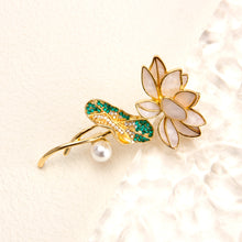 Load image into Gallery viewer, UJOY Golden Butterfly Pearl Brooch Lapel Brooch Pin Set for Daily Decoration
