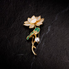 Load image into Gallery viewer, UJOY Golden Butterfly Pearl Brooch Lapel Brooch Pin Set for Daily Decoration
